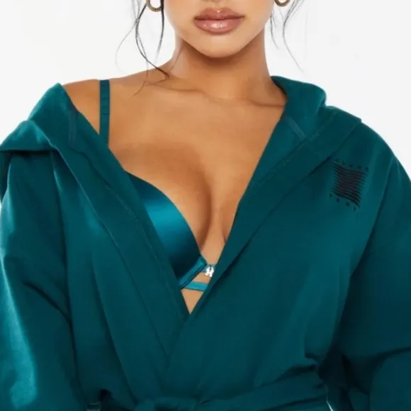 Savage X Fenty Forever Savage Showgirl Short Robe