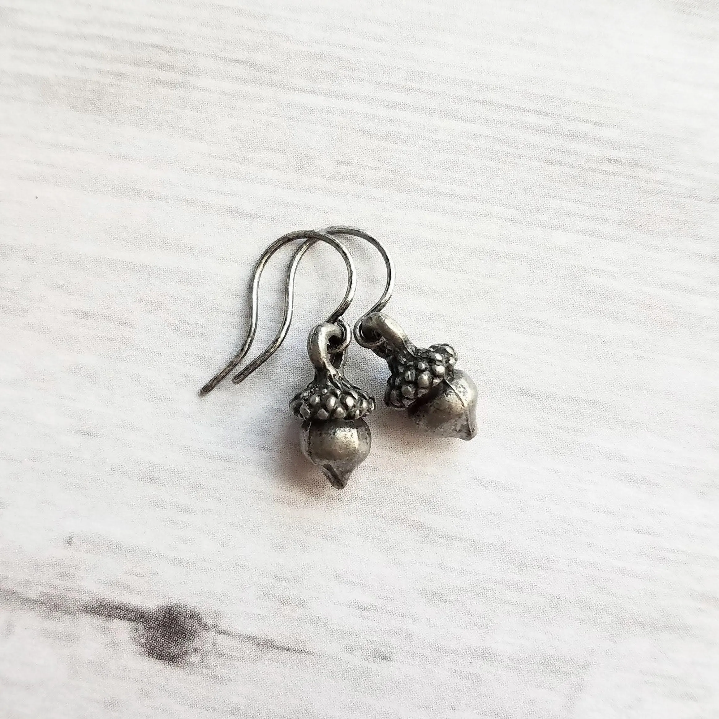 Silver Acorn Earrings, tiny acorn earring, antique silver acorn earring, small acorn earring, acorn dangle, squirrel earring, little charm