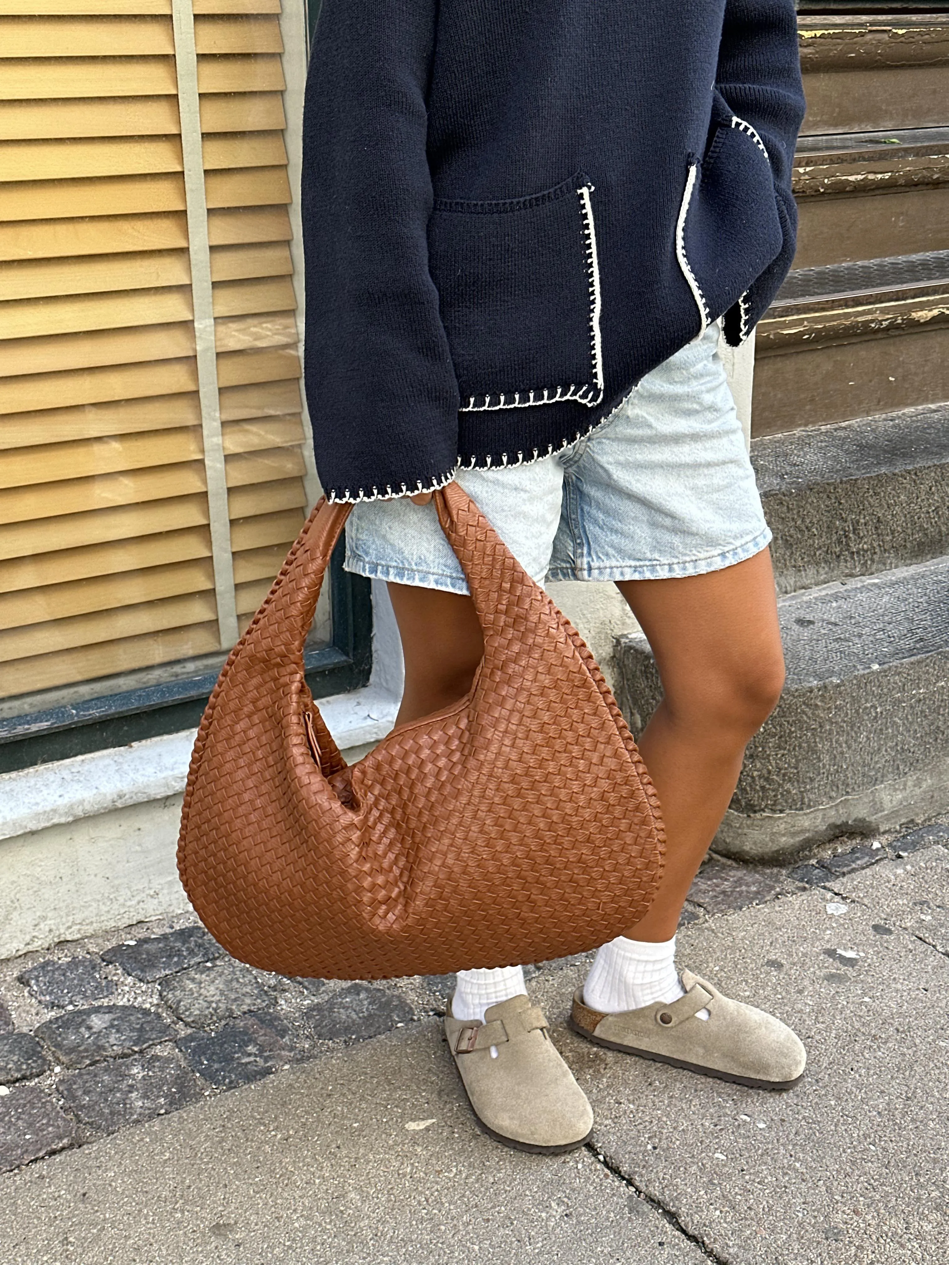 Spacious Tote Bag – Elegant, Practical & Perfect for Everyday Use