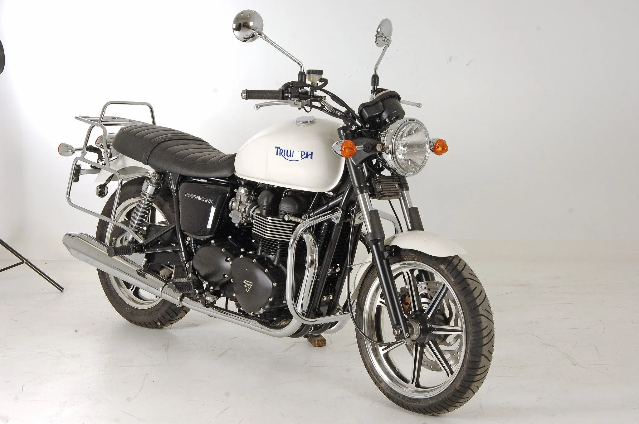 Triumph Bonneville / T100 / SE Carrier - Sidecases   Topcase Set 'Permanently Fixed' (Chrome)