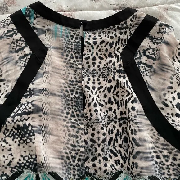 Twelfth Street by Cynthia Vincent 100% silk green animal print mini dress size 4