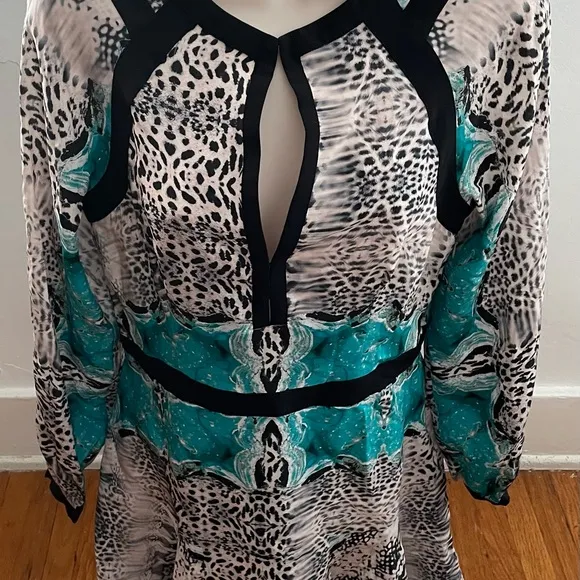 Twelfth Street by Cynthia Vincent 100% silk green animal print mini dress size 4