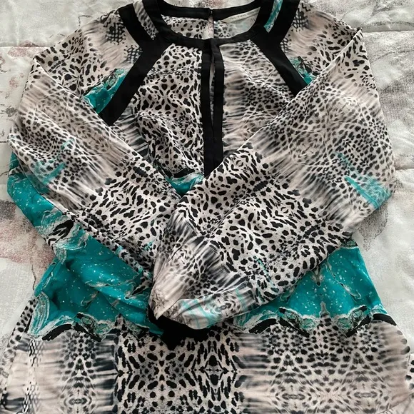 Twelfth Street by Cynthia Vincent 100% silk green animal print mini dress size 4