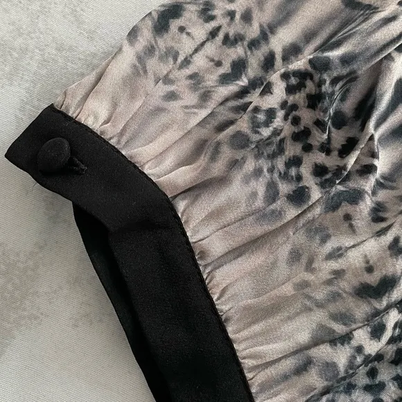 Twelfth Street by Cynthia Vincent 100% silk green animal print mini dress size 4