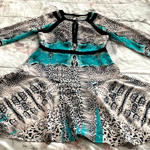 Twelfth Street by Cynthia Vincent 100% silk green animal print mini dress size 4