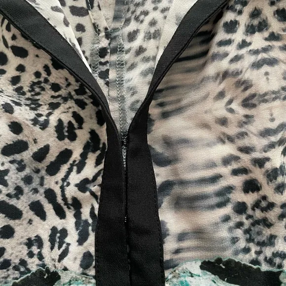 Twelfth Street by Cynthia Vincent 100% silk green animal print mini dress size 4