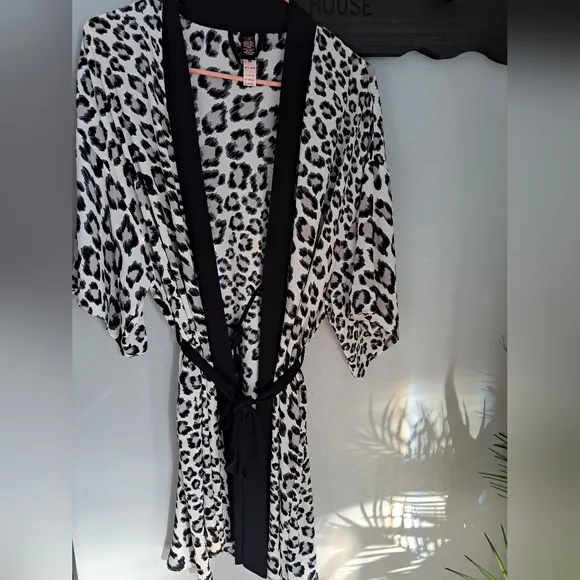 VICTORIA'S SECRET Oversized Handkerchief Kimono Robe Natural Leopard XS/S NEW
