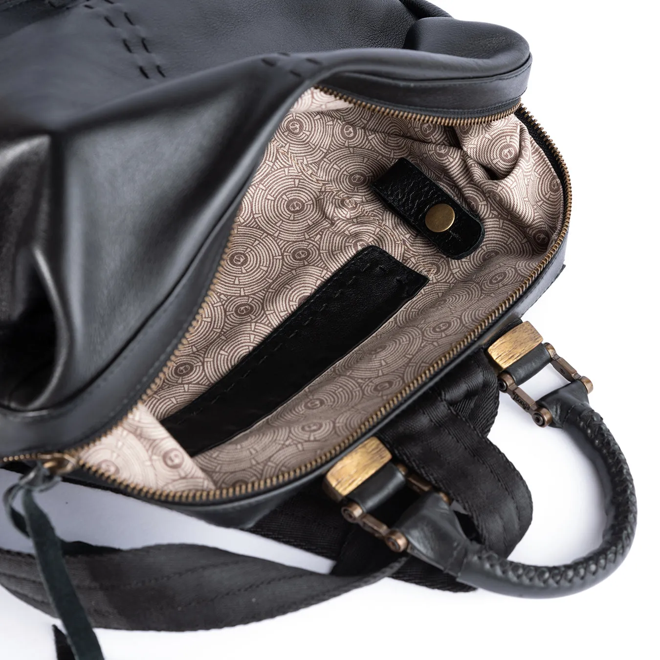 Zinande : Leather Backpack in Black Delta